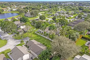 2474 Bedford Mews Dr, Wellington, FL 33414 - Photo 45