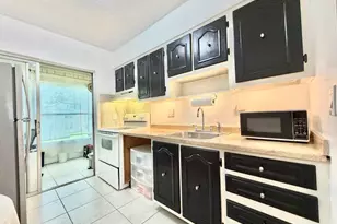 19 Abbey Ln, Delray Beach, FL 33446 - Photo 11