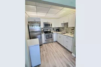 199 E Burgundy E, Delray Beach, FL 33484 - Photo 9