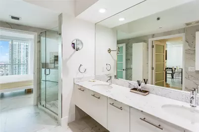 55 SE 6th Street #3500, Miami, FL 33131 - Photo 23