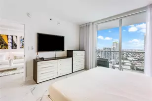 55 SE 6th St, Miami, FL 33131 - Photo 17