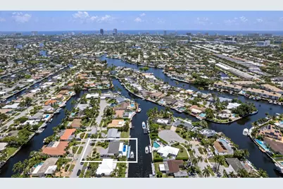 160 SE 12th Court, Pompano Beach, FL 33060 - Photo 9