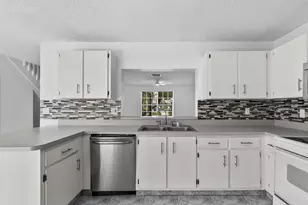 12212 NW 36th Pl, Sunrise, FL 33323 - Photo 9
