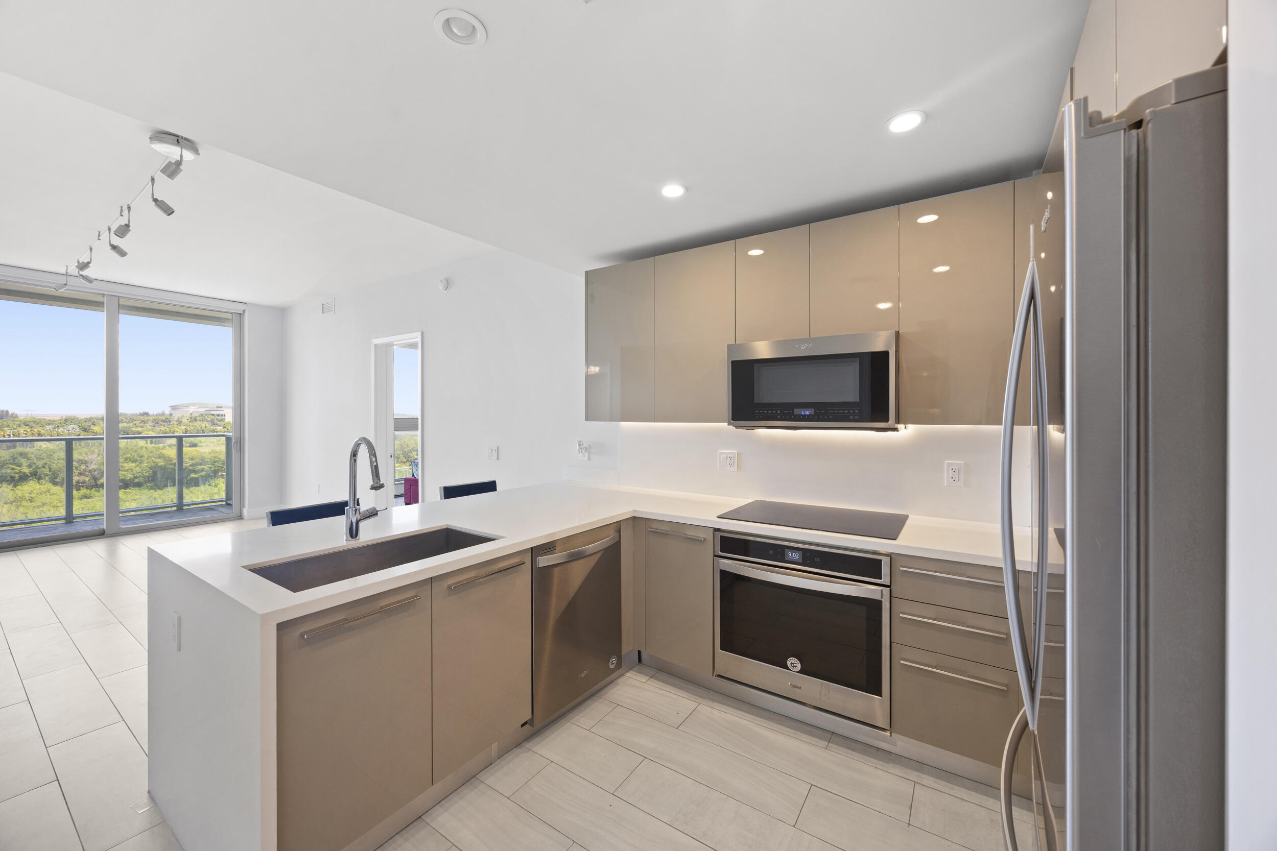2000 Metropica Wy #802 - 2000 Metropica Wy #802, Sunrise, FL 33323 Luxury Property | Jose Angel Pina
