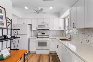 18081 SE Country Club Dr, Jupiter, FL 33469 - Photo 5