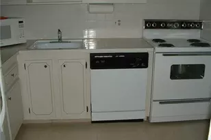 1030 Country Club Dr, Margate, FL 33063 - Photo 5