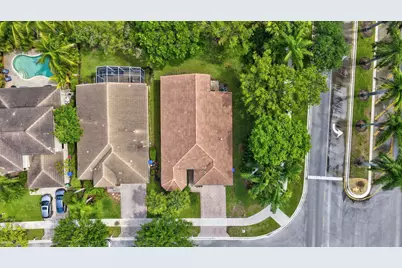 19305 SW 66th Street, Pembroke Pines, FL 33332 - Photo 3