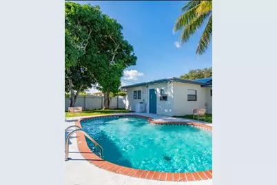 816 NW 8th Avenue, Boynton Beach, FL 33426 - Photo 1