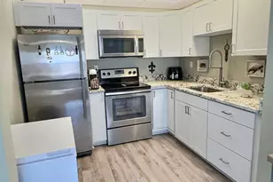 199 Burgundy E, Delray Beach, FL 33484 - Photo 9