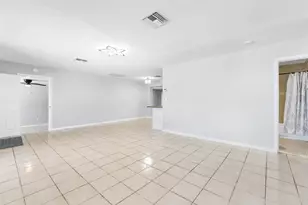 2105 Wellington Rd, West Palm Beach, FL 33409 - Photo 9
