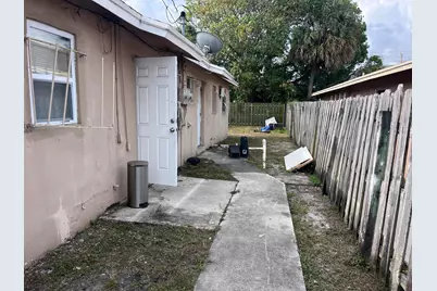 633 W 9th Street #B, Riviera Beach, FL 33404 - Photo 3