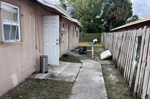 633 W 9th St, Riviera Beach, FL 33404 - Photo 3