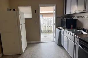 633 W 9th St, Riviera Beach, FL 33404 - Photo 5