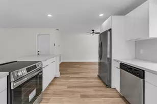 3905 E Woodscape Dr, Miramar, FL 33023 - Photo 13