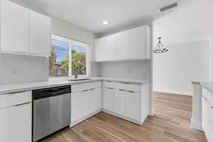 3905 E Woodscape Dr, Miramar, FL 33023 - Photo 9