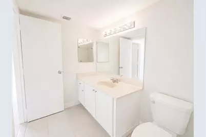 711 N Pine Island Road #204, Plantation, FL 33324 - Photo 9