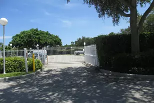 470 Executive Center Dr, West Palm Beach, FL 33401 - Photo 33