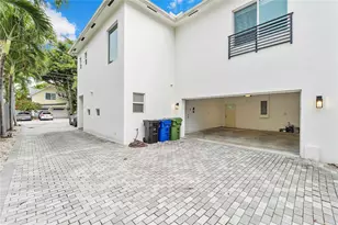 825 NE 17th Way, Fort Lauderdale, FL 33304 - Photo 3