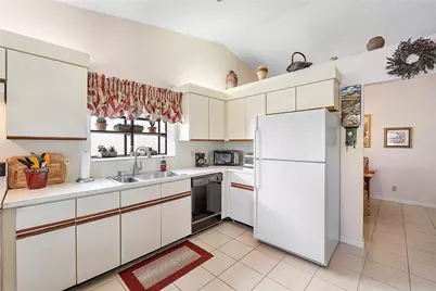 31 Columbia Court, Deerfield Beach, FL 33442 - Photo 13