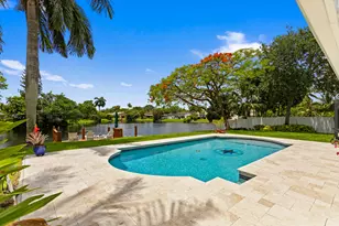 8540 N Lake Dasha Dr, Plantation, FL 33324 - Photo 9