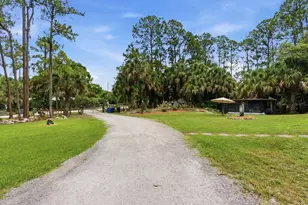 16888 Hialeah Dr W, The Acreage, FL 33470 - Photo 5