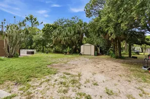 16888 Hialeah Dr W, The Acreage, FL 33470 - Photo 43