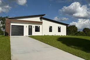 515 Kingsbury Ln, Lehigh Acres, FL 33974 - Photo 1