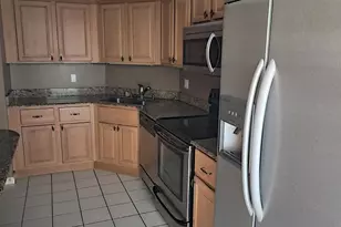 2425 Presidential Way, West Palm Beach, FL 33401 - Photo 3