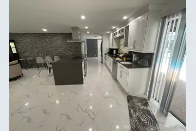 3205 NW 87th Avenue, Coral Springs, FL 33065 - Photo 9