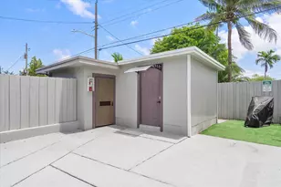 720 NE 7th St, Hallandale Beach, FL 33009 - Photo 29