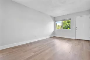 720 NE 7th St, Hallandale Beach, FL 33009 - Photo 13