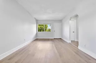 720 NE 7th St, Hallandale Beach, FL 33009 - Photo 15