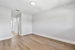 720 NE 7th St, Hallandale Beach, FL 33009 - Photo 23