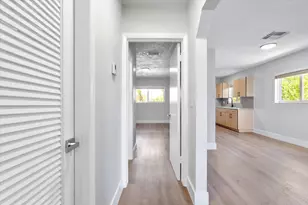 720 NE 7th St, Hallandale Beach, FL 33009 - Photo 21