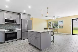 1476 N Mangonia Dr, West Palm Beach, FL 33401 - Photo 1