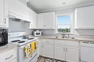 8011 SE Skylark Ave, Hobe Sound, FL 33455 - Photo 13