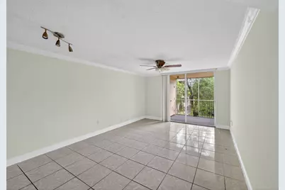 8363 Lake Drive #308, Doral, FL 33166 - Photo 3