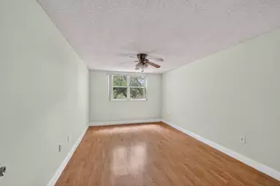 8373 Lake Dr, Doral, FL 33166 - Photo 9