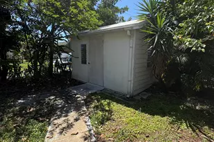 422 S Arnold Ave, Lantana, FL 33462 - Photo 5