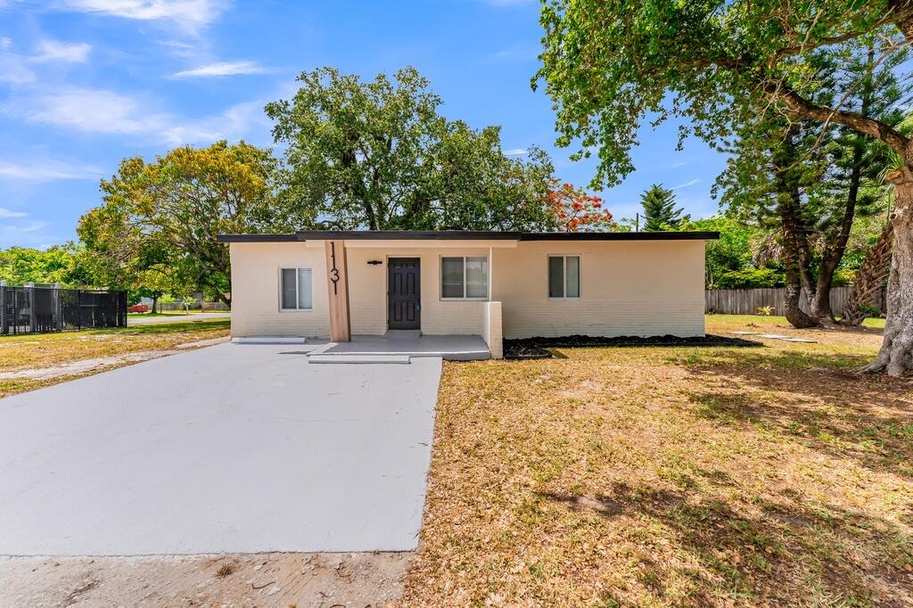 1131 NW 18th Ave main architectural view