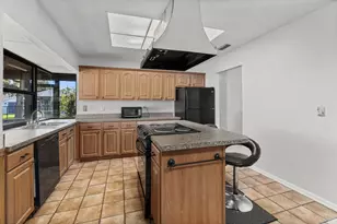2549 SE Alfonso Ave, Port Saint Lucie, FL 34952 - Photo 5