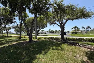 8405 NW 61st St, Tamarac, FL 33321 - Photo 13