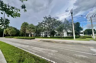 8405 NW 61st St, Tamarac, FL 33321 - Photo 11