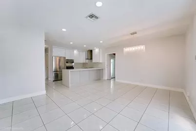 6660 W 13th Avenue, Hialeah, FL 33012 - Photo 9