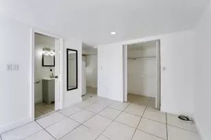 6660 W 13th Ave, Hialeah, FL 33012 - Photo 13