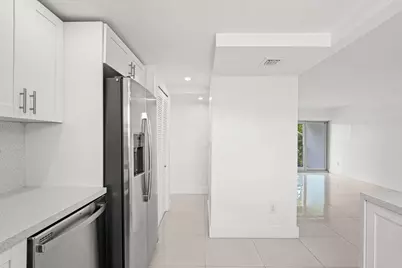 9170 Fontainebleau Boulevard #301, Miami, FL 33172 - Photo 17