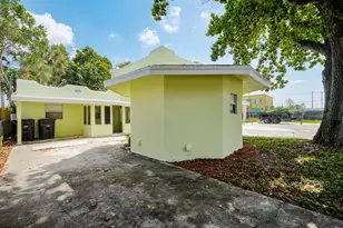 627 Bunker Rd, West Palm Beach, FL 33405 - Photo 1