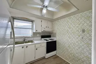 2805 Crosley Dr E, West Palm Beach, FL 33415 - Photo 3