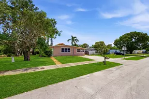 272 NE 42nd Ct, Deerfield Beach, FL 33064 - Photo 21