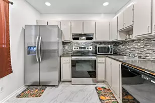 7904 SW 8th St, North Lauderdale, FL 33068 - Photo 3